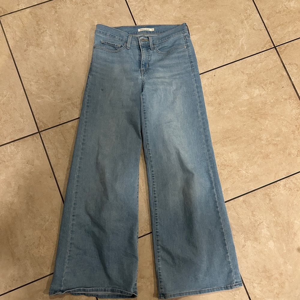Levi’s 318 Shaping Wide Leg Jeans Light Wash Size 27 W27 L32